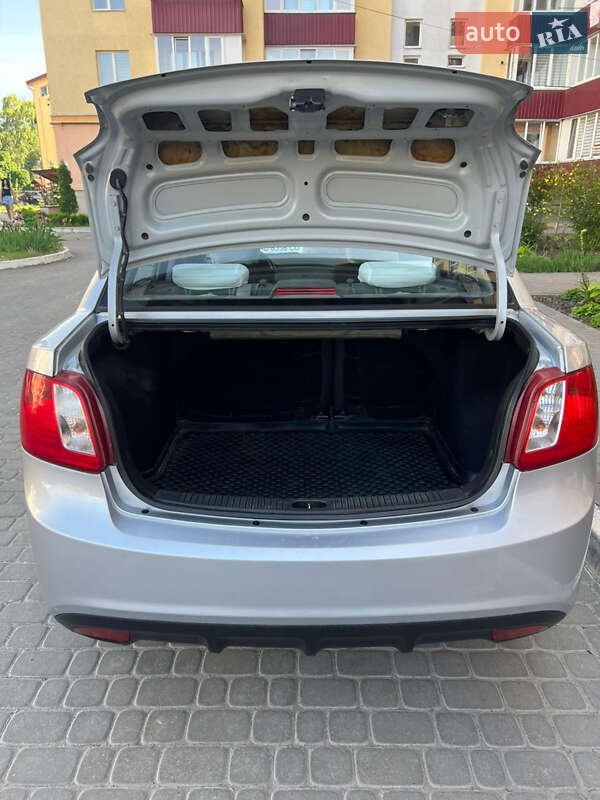 Седан Kia Rio 2010 в Каменец-Подольском