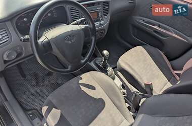 Хэтчбек Kia Rio 2009 в 