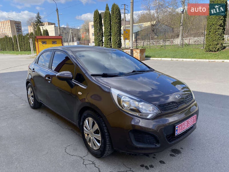Хэтчбек Kia Rio 2012 в Черновцах