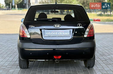 Хэтчбек Kia Rio 2008 в 