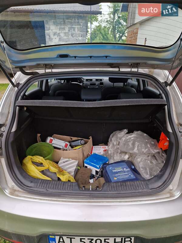 Хетчбек Kia Rio 2011 в Калуші