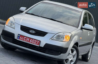 Хэтчбек Kia Rio 2006 в 