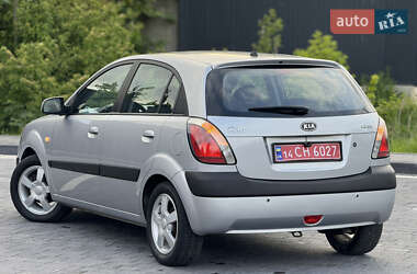 Хэтчбек Kia Rio 2006 в 