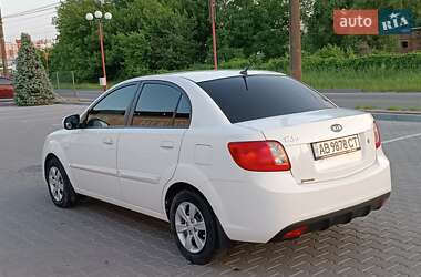 Седан Kia Rio 2011 в 