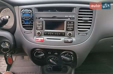 Седан Kia Rio 2011 в 