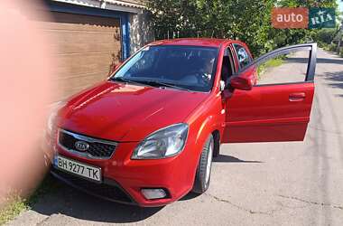 Хэтчбек Kia Rio 2010 в Одессе