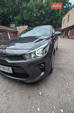 Хэтчбек Kia Rio 2017 в 