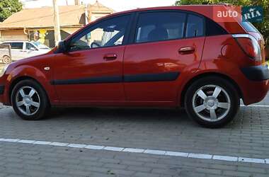 Хэтчбек Kia Rio 2005 в Черновцах