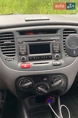 Хетчбек Kia Rio 2010 в 