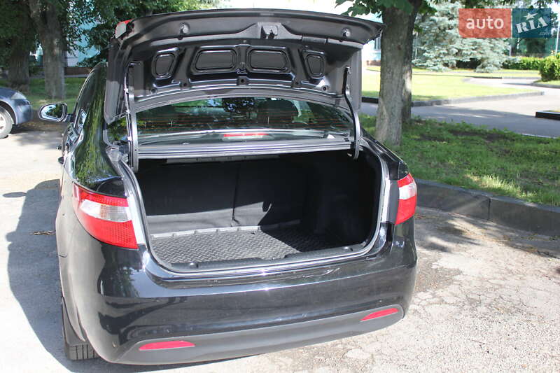 Седан Kia Rio 2013 в Коростишеві