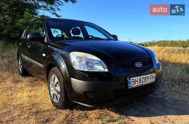 Хэтчбек Kia Rio 2009 в Староказачьем
