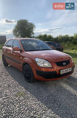 Хэтчбек Kia Rio 2006 в 