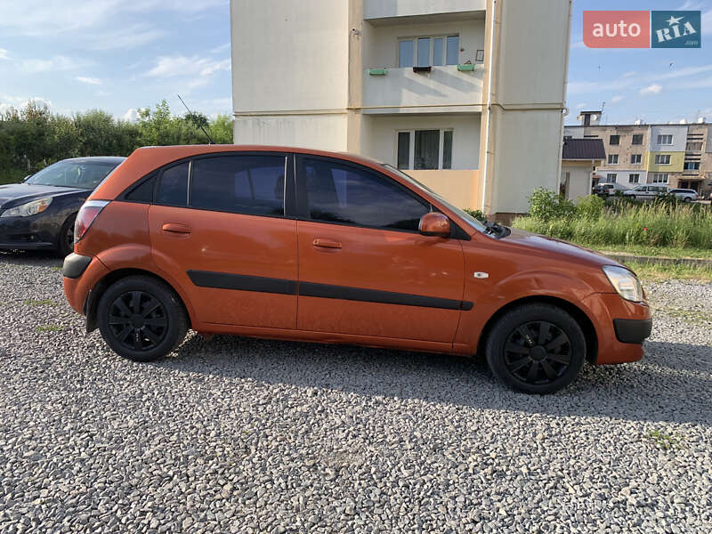 Хэтчбек Kia Rio 2006 в Заре