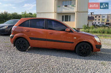 Хэтчбек Kia Rio 2006 в 