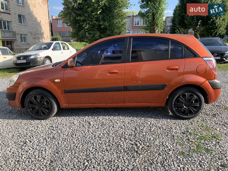 Хэтчбек Kia Rio 2006 в Заре