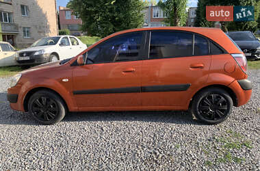Хэтчбек Kia Rio 2006 в 