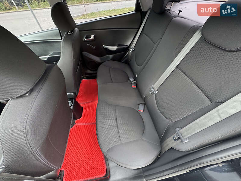Седан Kia Rio 2013 в Полтаві