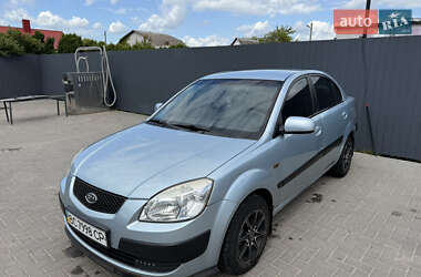 Седан Kia Rio 2006 в Остроге