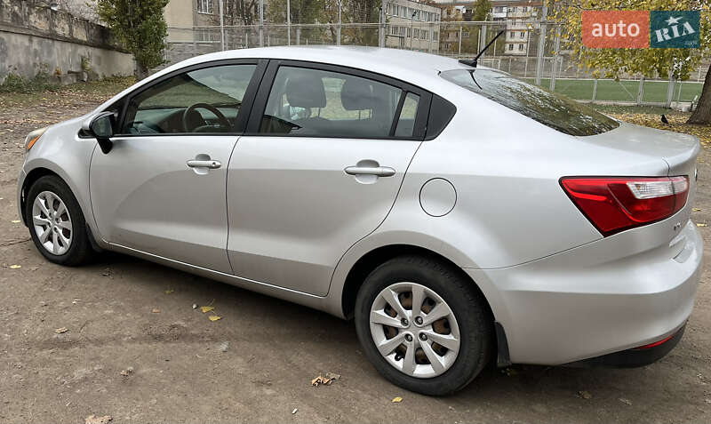 Седан Kia Rio 2015 в Любаре