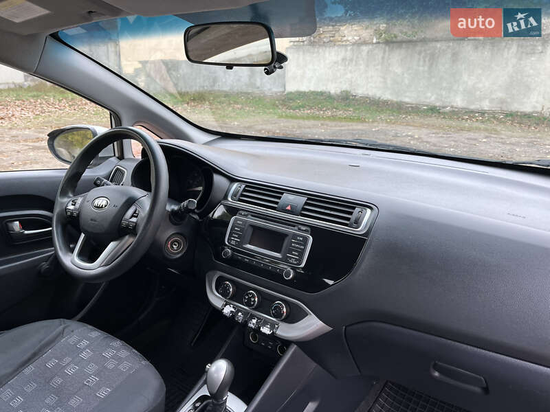 Седан Kia Rio 2015 в Любаре