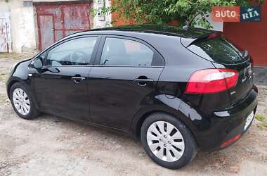 Хэтчбек Kia Rio 2012 в 