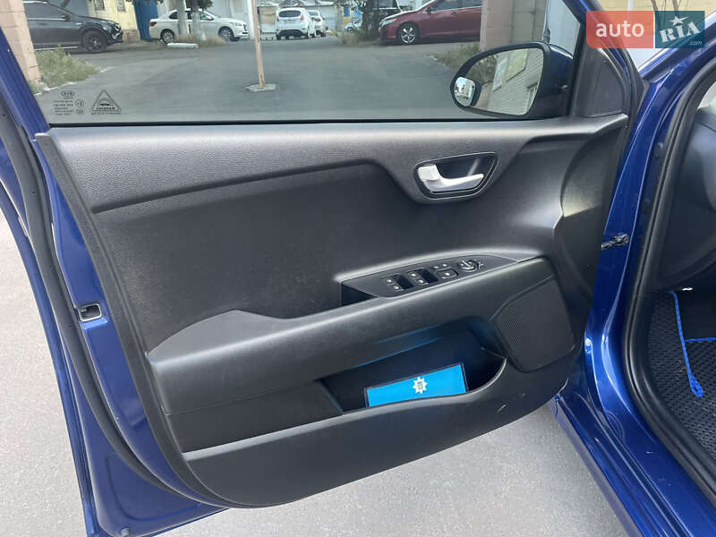 Седан Kia Rio 2018 в Киеве