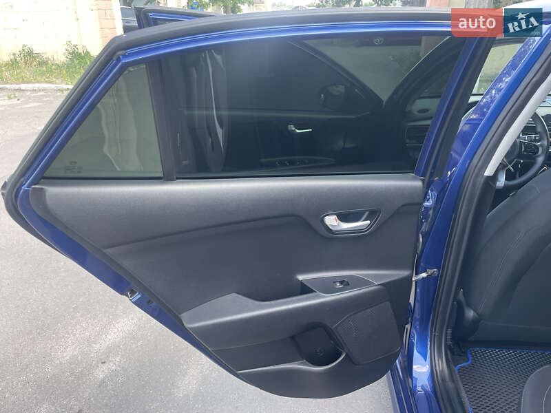 Седан Kia Rio 2018 в Киеве