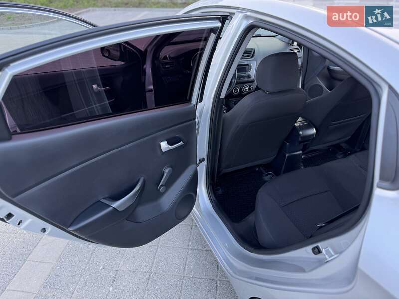 Седан Kia Rio 2013 в Києві