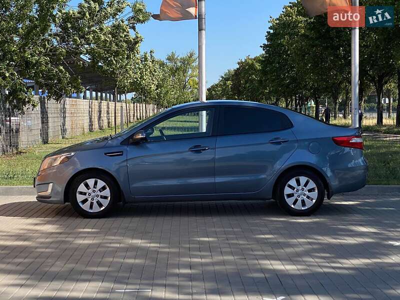 Седан Kia Rio 2013 в Днепре