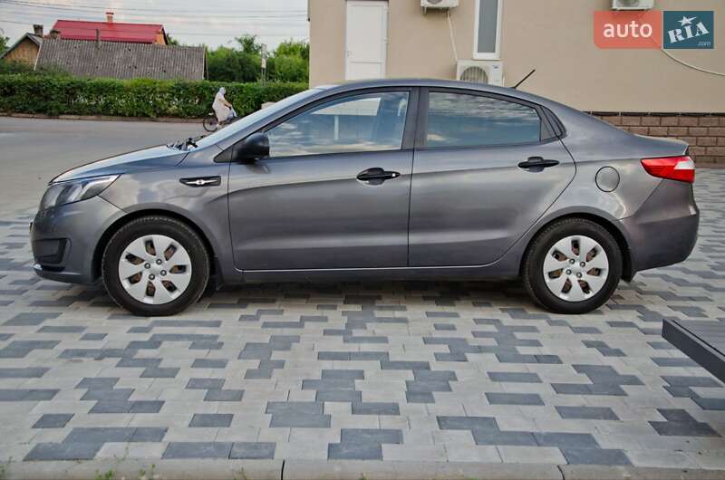 Седан Kia Rio 2011 в Сарнах