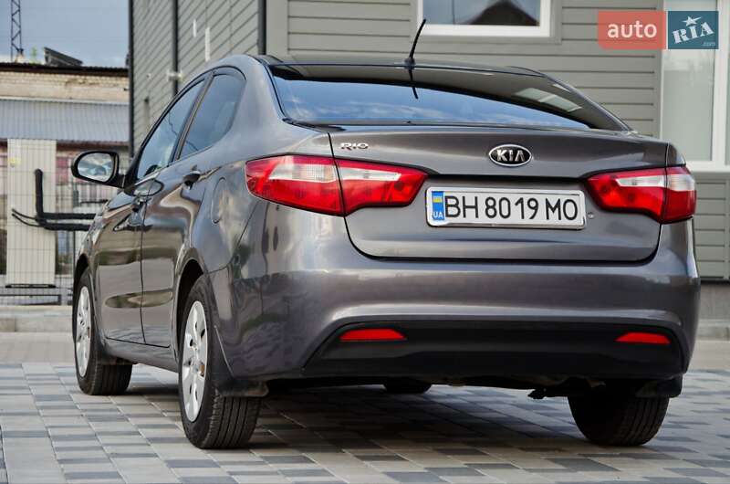 Седан Kia Rio 2011 в Сарнах