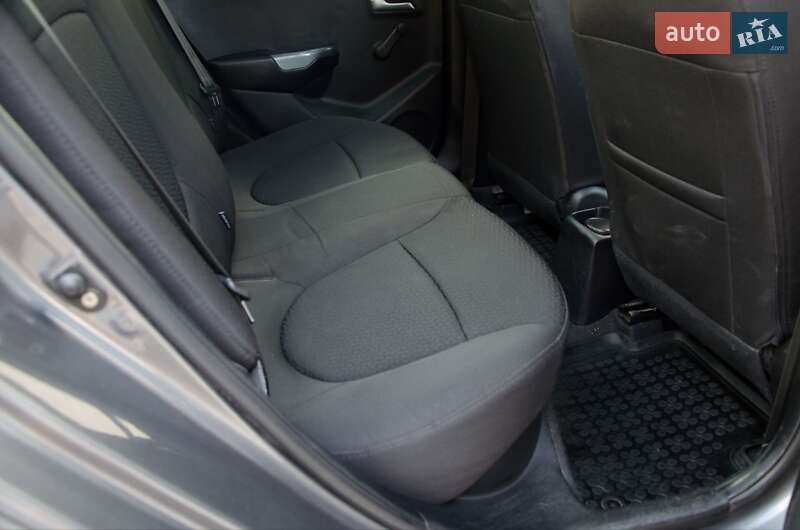Седан Kia Rio 2011 в Сарнах