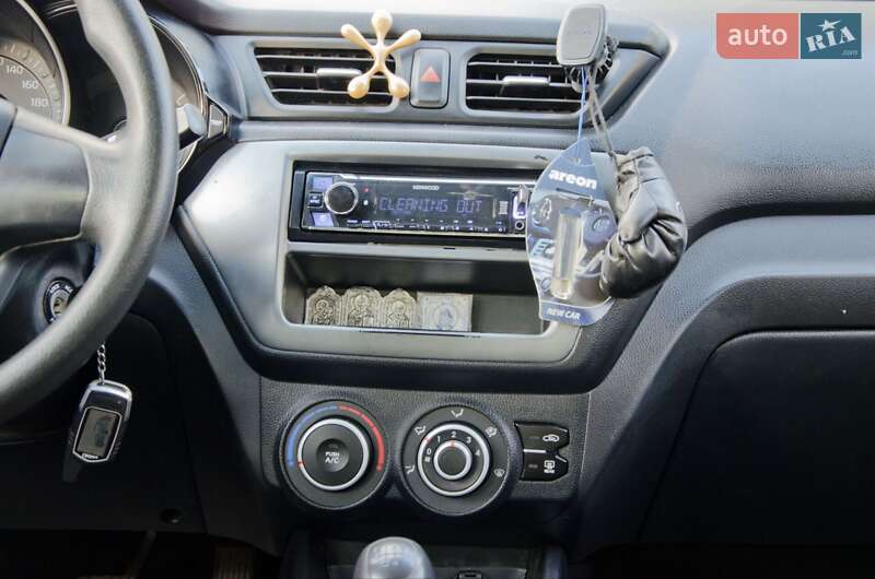 Седан Kia Rio 2011 в Сарнах