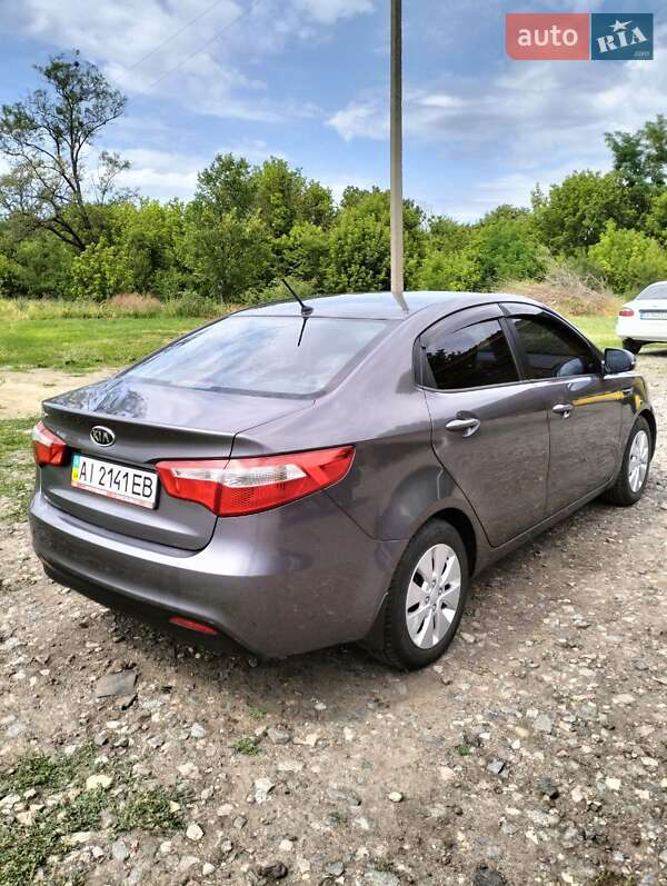 Седан Kia Rio 2012 в Смеле