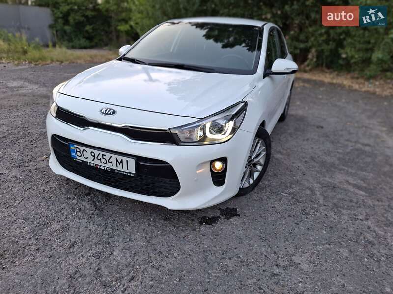 Хэтчбек Kia Rio 2017 в 