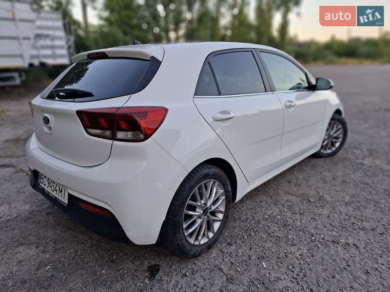 Хэтчбек Kia Rio 2017 в Львове
