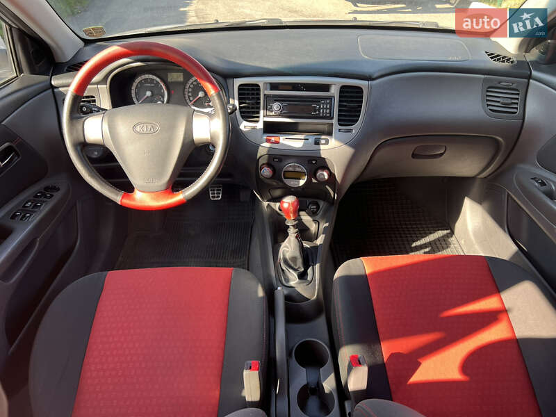 Хэтчбек Kia Rio 2006 в Виннице