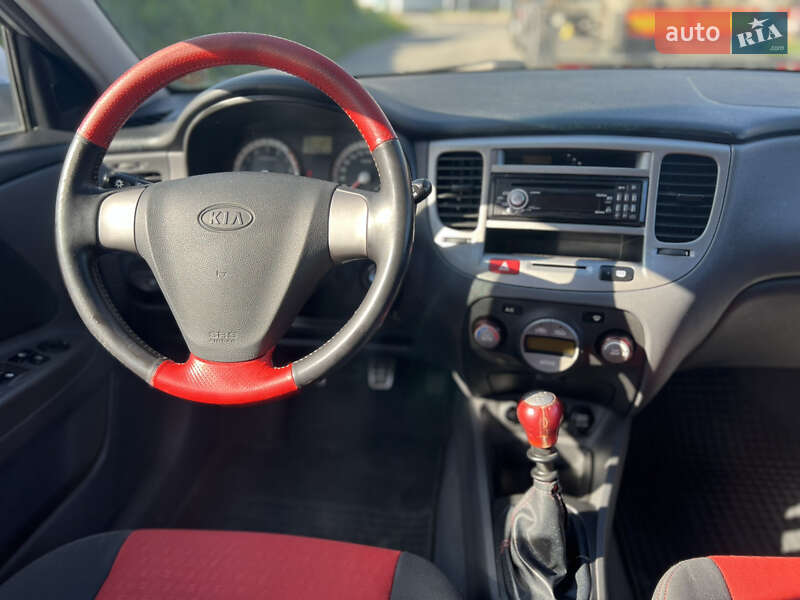 Хэтчбек Kia Rio 2006 в Виннице