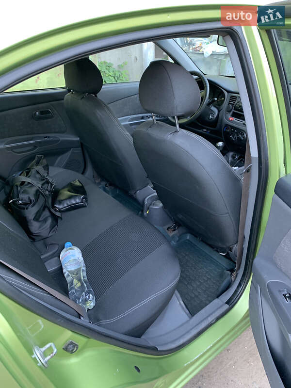 Хэтчбек Kia Rio 2008 в Киеве