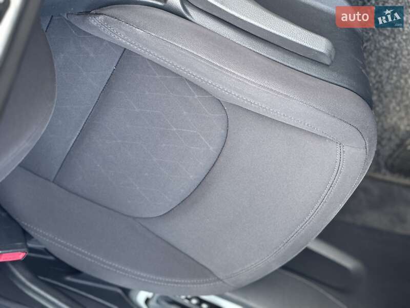 Седан Kia Rio 2015 в Львове