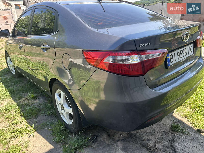Седан Kia Rio 2012 в Лубнах