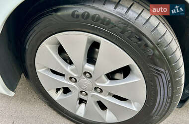 Хетчбек Kia Rio 2012 в Білій Церкві