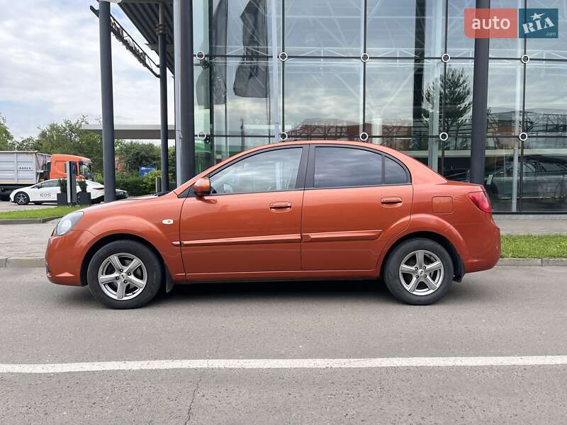 Седан Kia Rio 2010 в Луцке