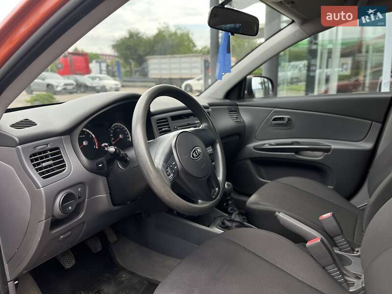 Седан Kia Rio 2010 в Луцке