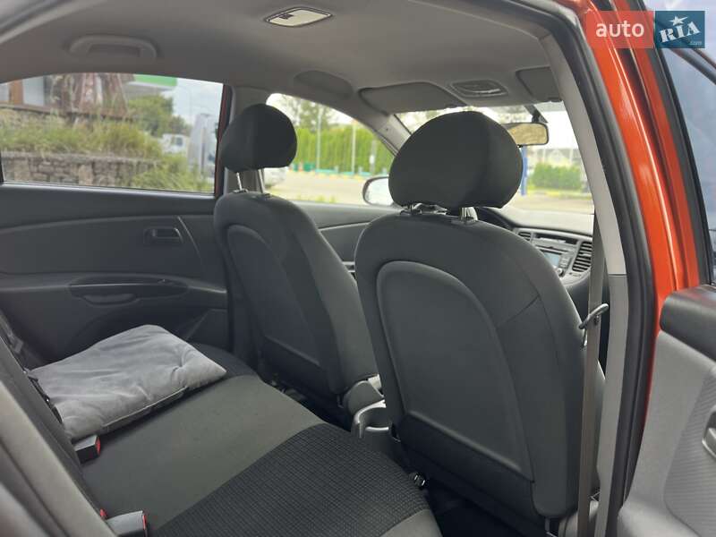 Седан Kia Rio 2010 в Луцке