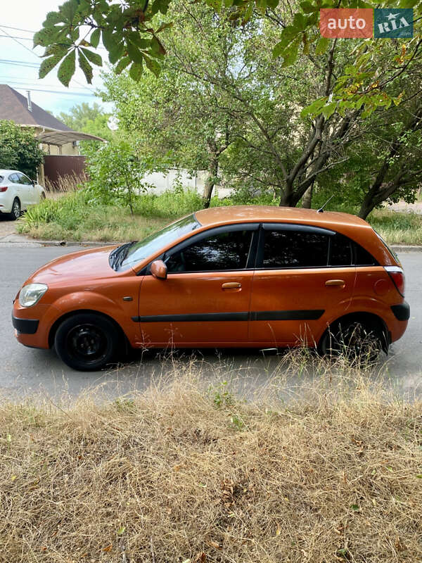Хэтчбек Kia Rio 2006 в Запорожье