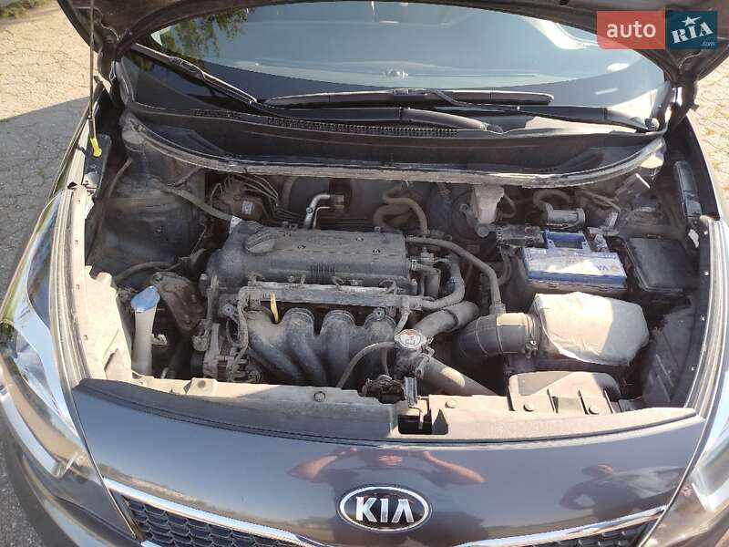 Седан Kia Rio 2015 в Коротичу