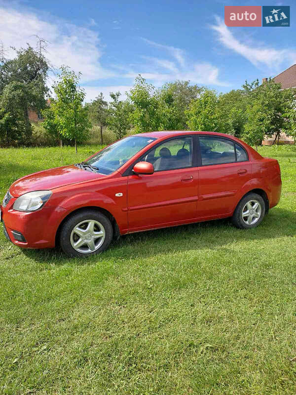 Хэтчбек Kia Rio 2011 в Черновцах