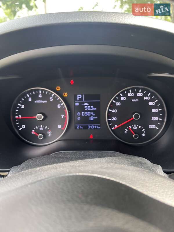 Седан Kia Rio 2017 в Прилуках