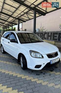 Хэтчбек Kia Rio 2010 в Хусте
